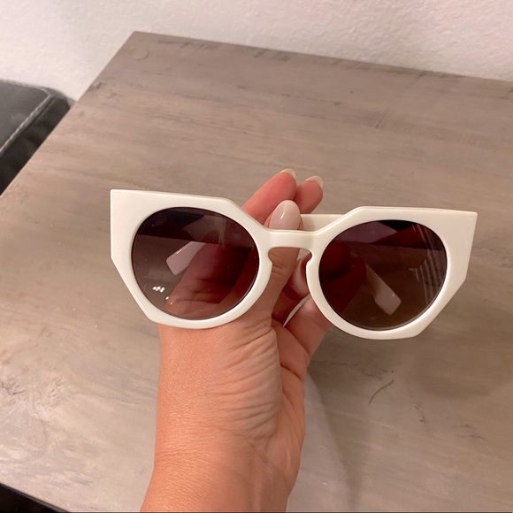 White frame sunglasses - Picture 3 of 5